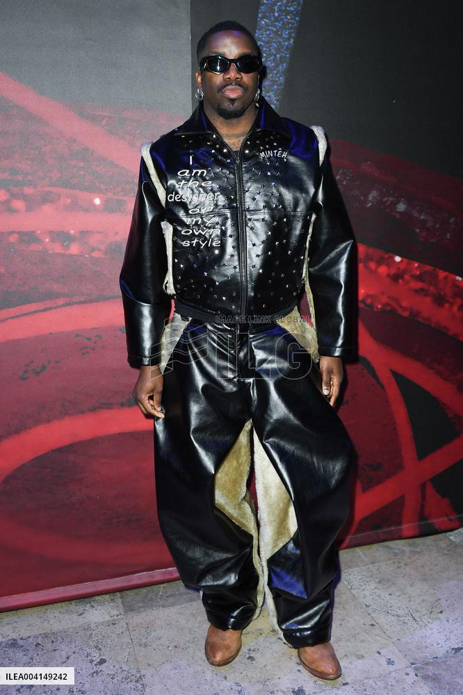 PFW Shiatzy Chen Front Row