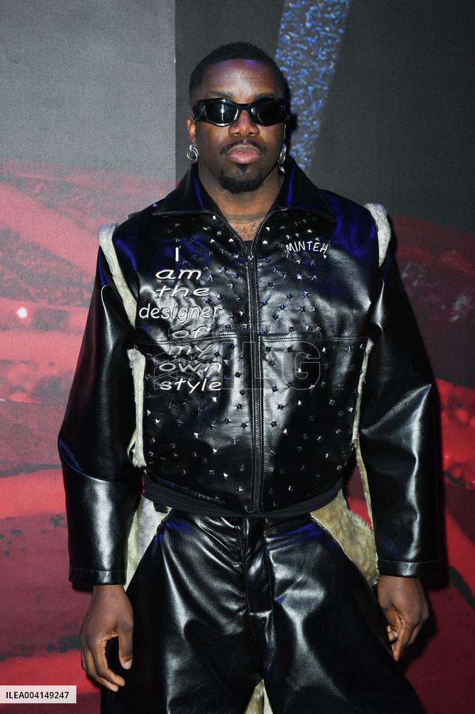 PFW Shiatzy Chen Front Row