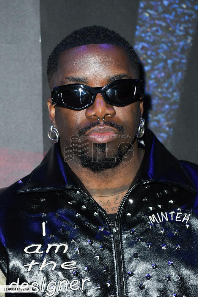 PFW Shiatzy Chen Front Row