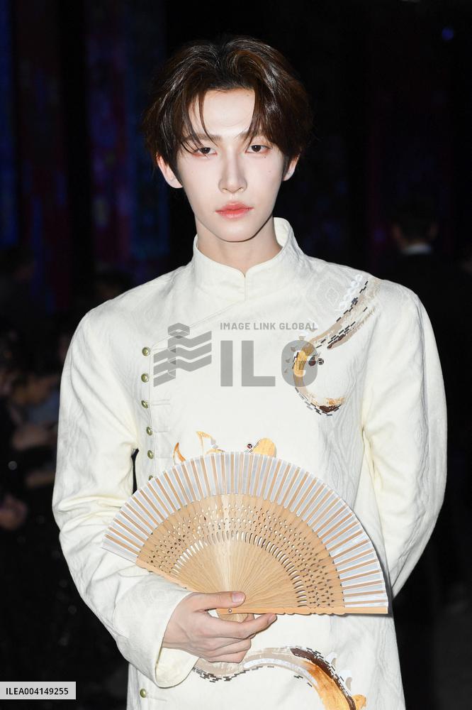 PFW Shiatzy Chen Front Row