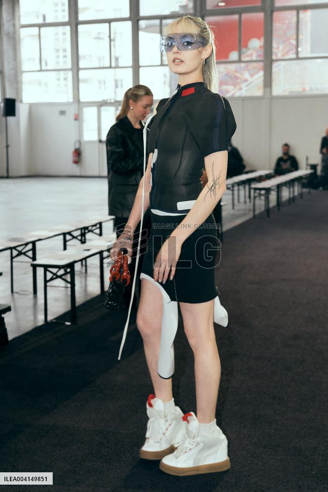 PFW - Ottolinger Front Row
