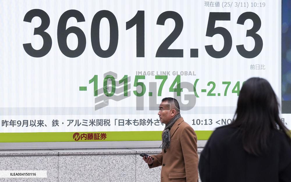 Tokyo stocks tumble