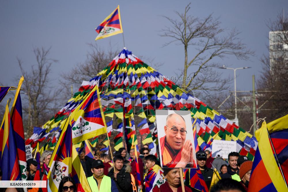 Richard Gere Joins Tibetans and Supporters In The Hague