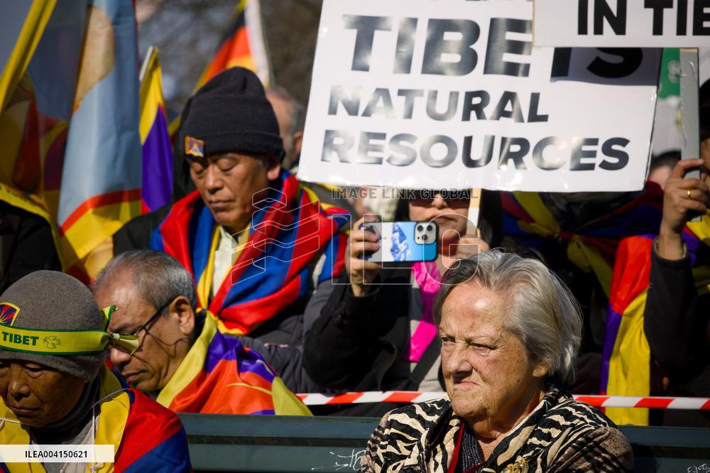 Richard Gere Joins Tibetans and Supporters In The Hague