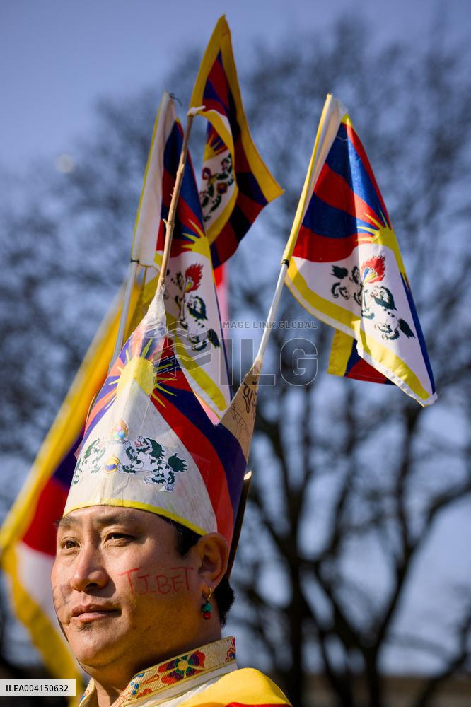 Richard Gere Joins Tibetans and Supporters In The Hague