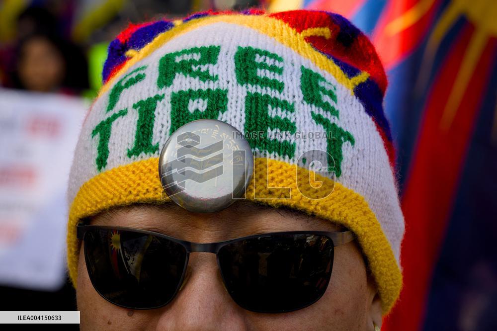 Richard Gere Joins Tibetans and Supporters In The Hague