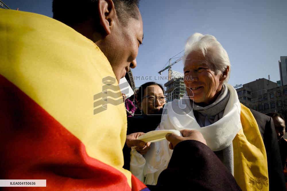 Richard Gere Joins Tibetans and Supporters In The Hague