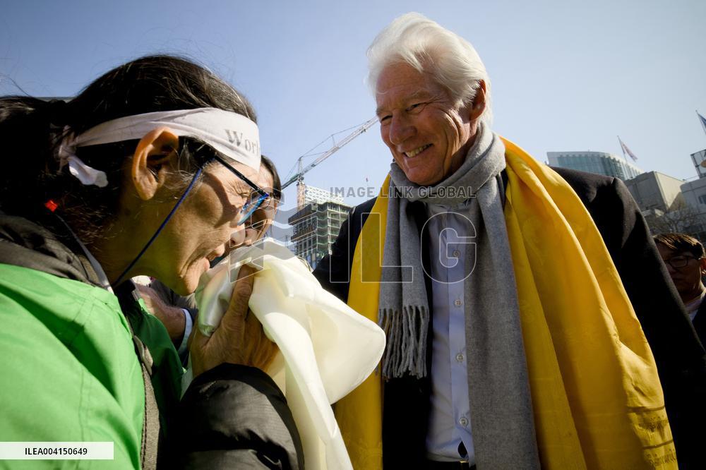 Richard Gere Joins Tibetans and Supporters In The Hague