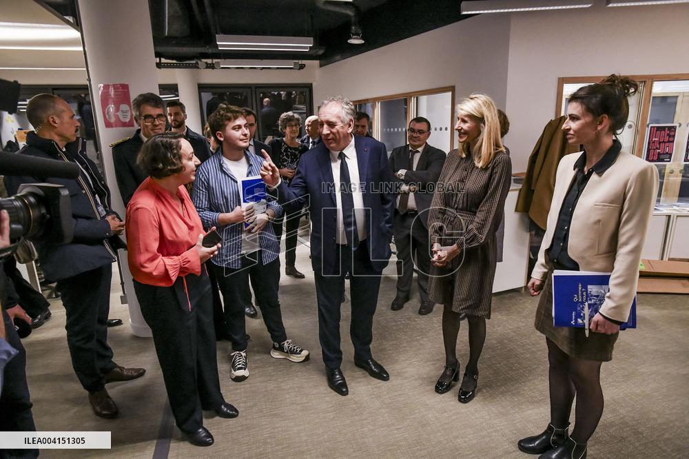 Prime Minister Celebrates 15 Years of Civic Service at Night Call Center