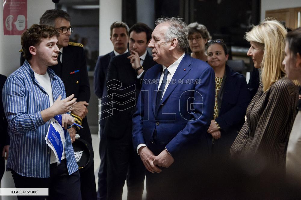 Prime Minister Celebrates 15 Years of Civic Service at Night Call Center