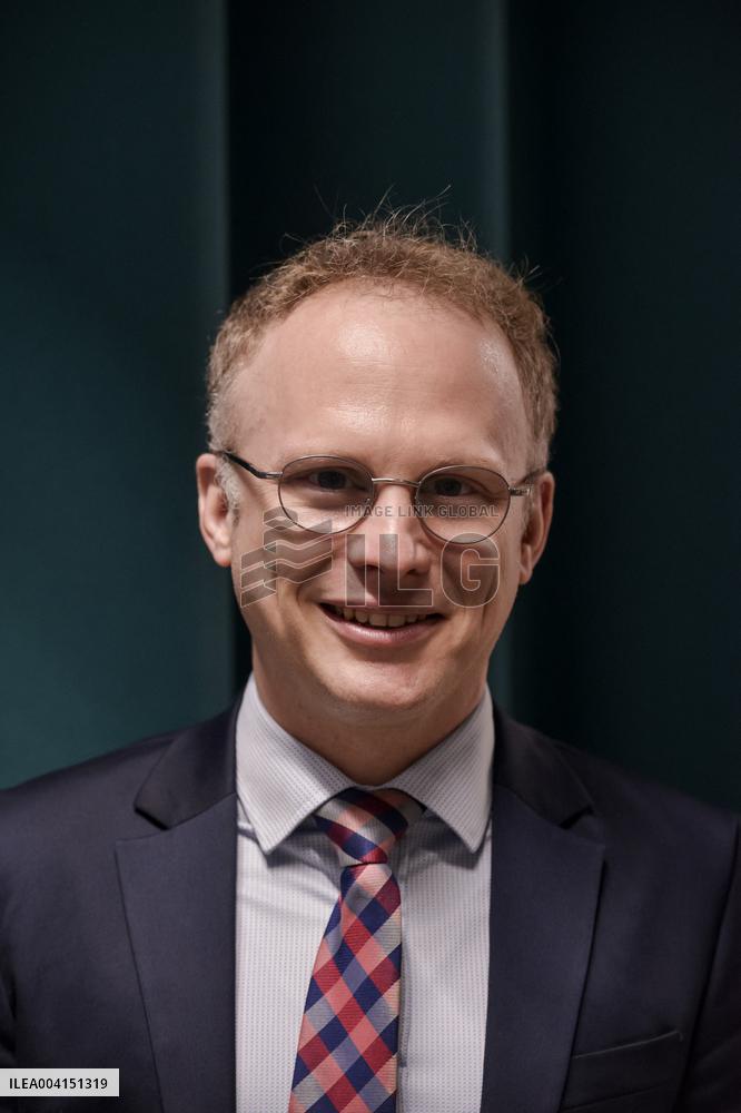 Prime Minister Celebrates 15 Years of Civic Service at Night Call Center