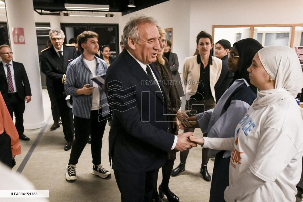 Prime Minister Celebrates 15 Years of Civic Service at Night Call Center