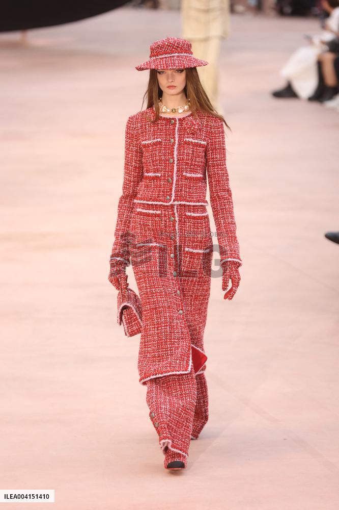 PFW Chanel Runway