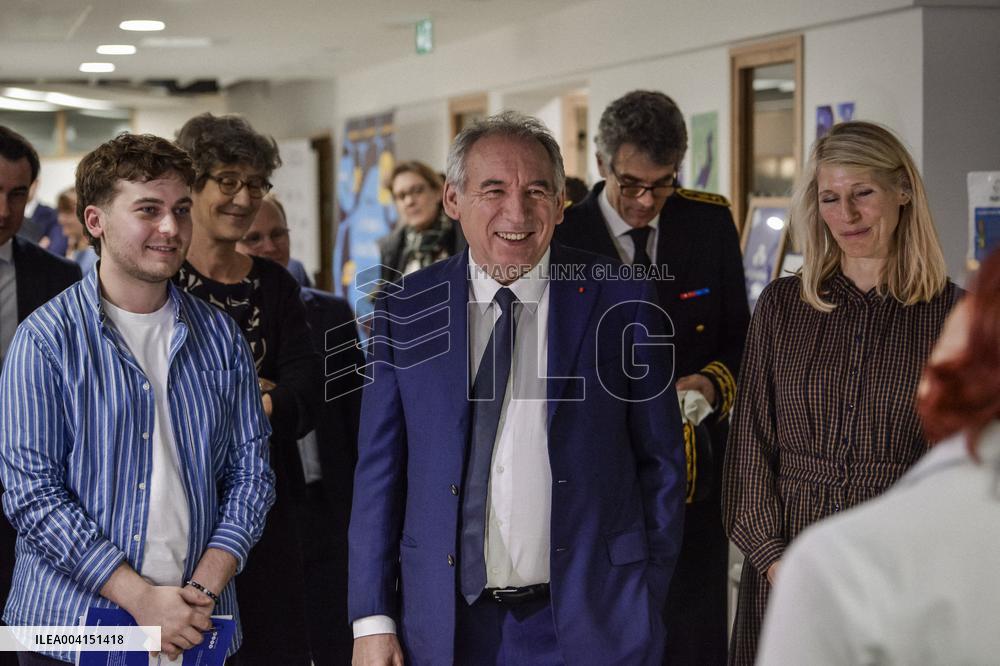 Prime Minister Celebrates 15 Years of Civic Service at Night Call Center