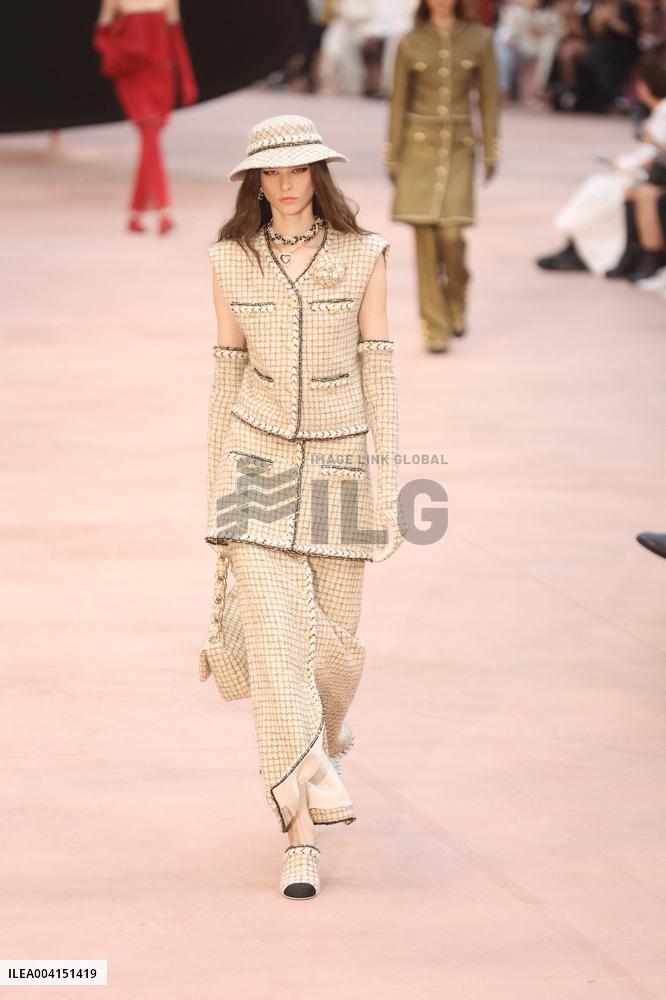 PFW Chanel Runway