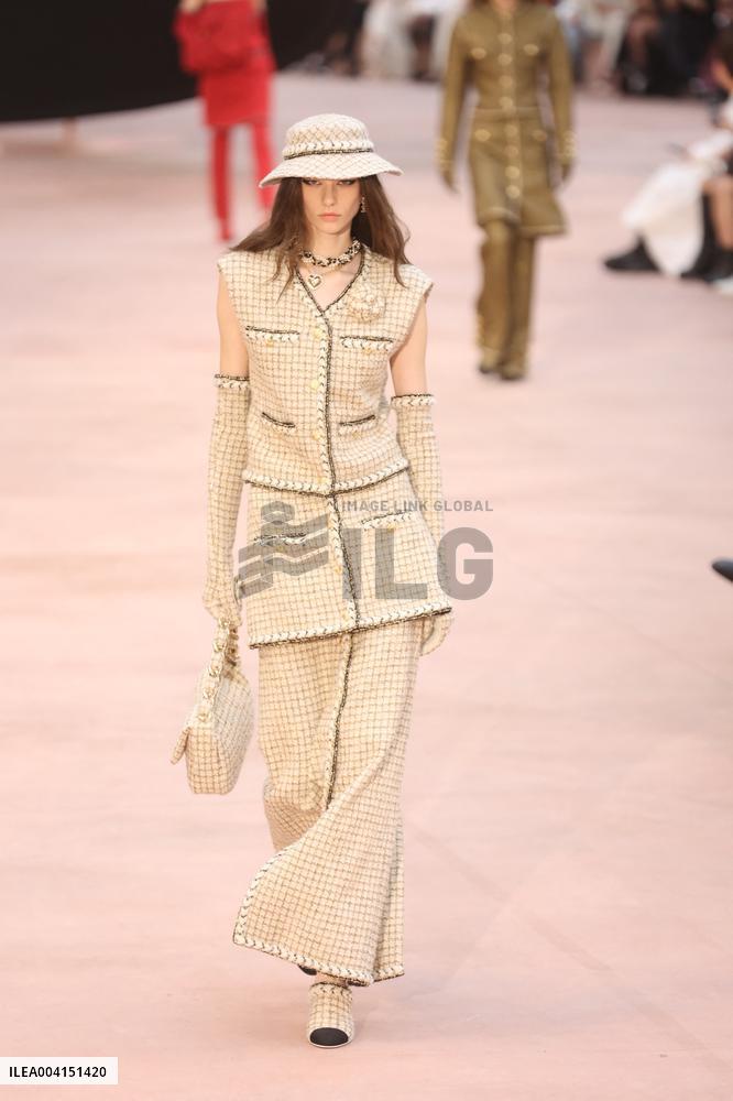 PFW Chanel Runway