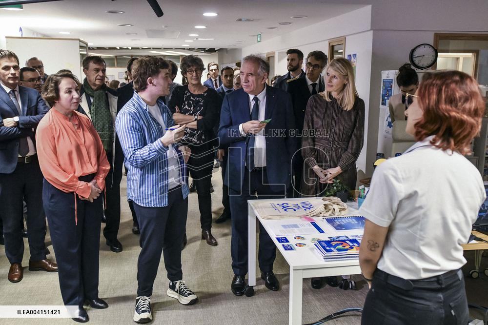 Prime Minister Celebrates 15 Years of Civic Service at Night Call Center