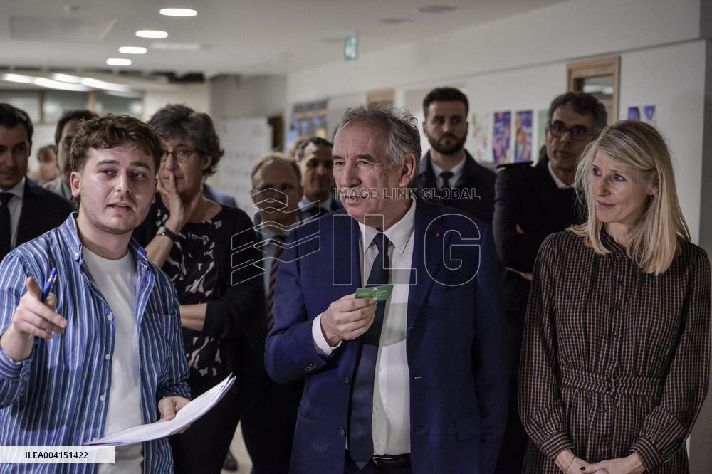 Prime Minister Celebrates 15 Years of Civic Service at Night Call Center