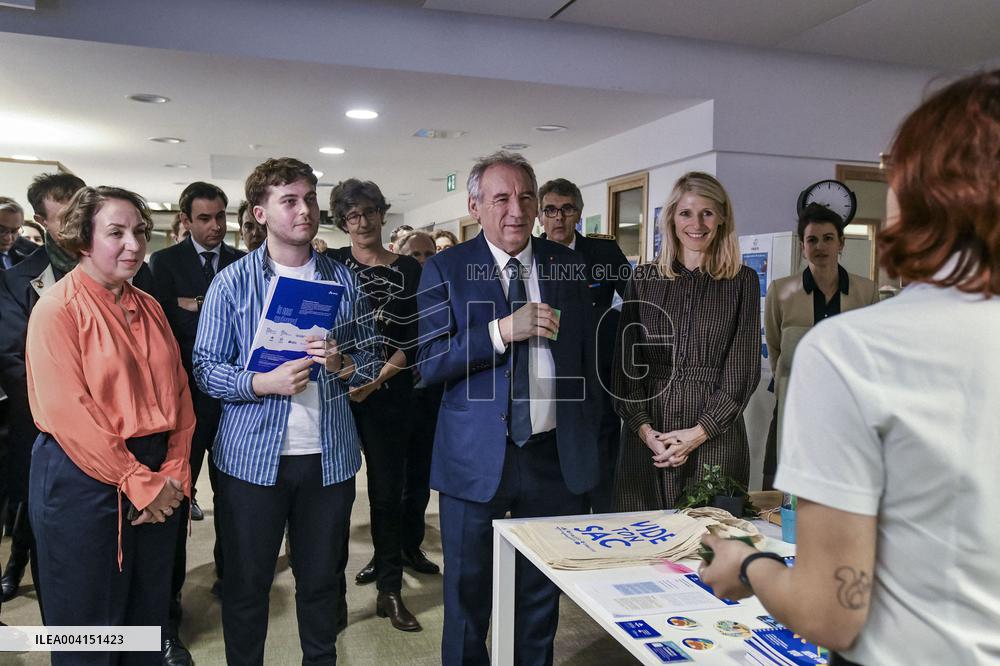 Prime Minister Celebrates 15 Years of Civic Service at Night Call Center