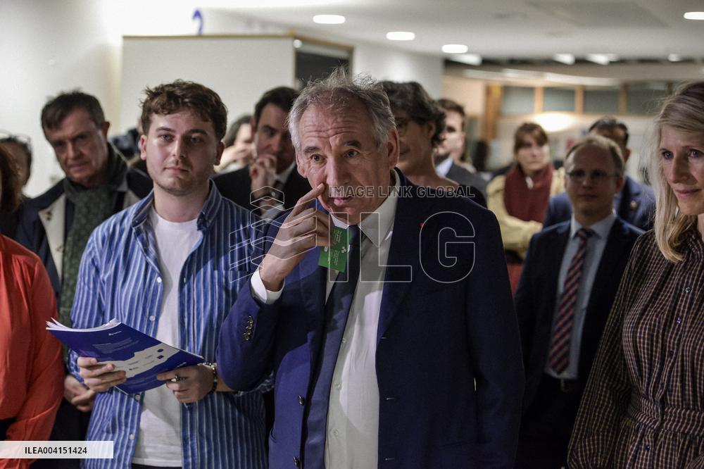 Prime Minister Celebrates 15 Years of Civic Service at Night Call Center