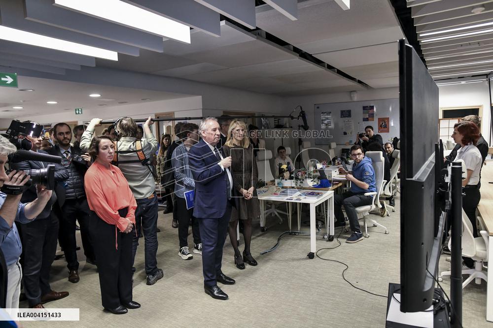 Prime Minister Celebrates 15 Years of Civic Service at Night Call Center