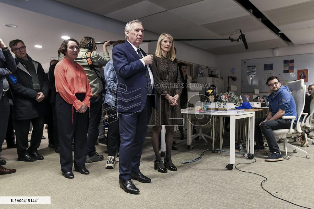 Prime Minister Celebrates 15 Years of Civic Service at Night Call Center