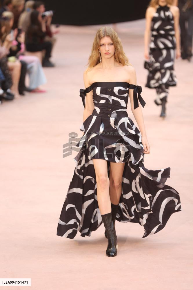 PFW Chanel Runway