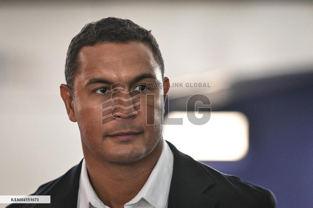 Rugby Park at Auber subway station in Paris - FA
