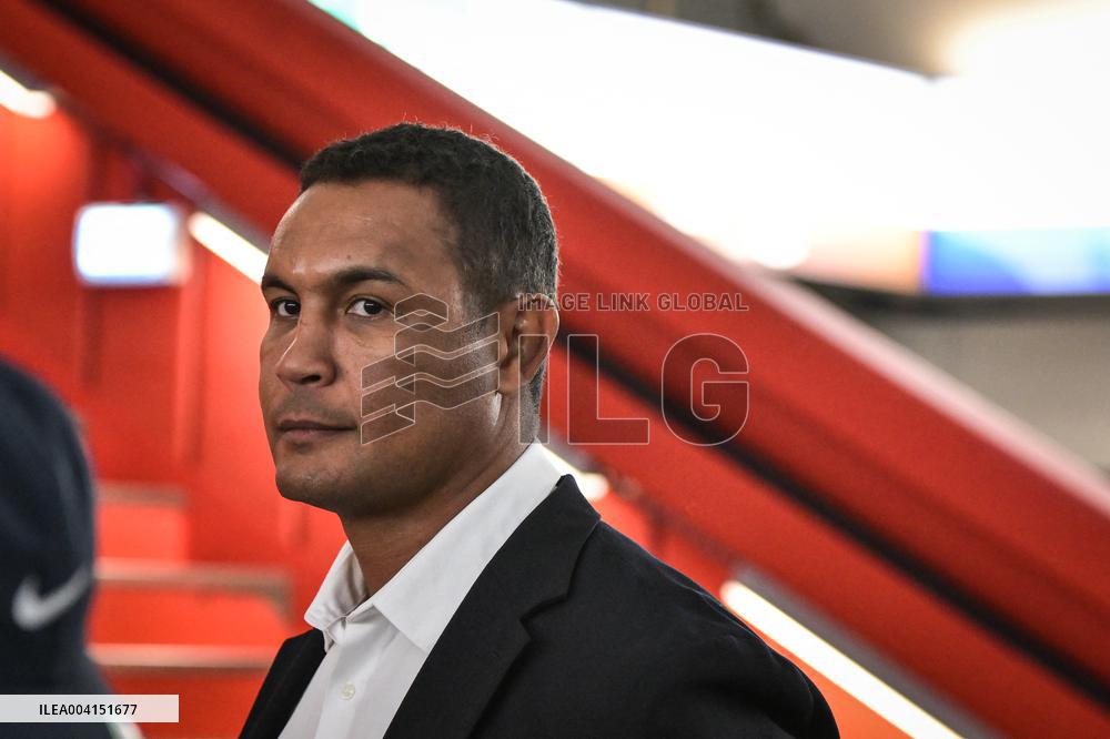 Rugby Park at Auber subway station in Paris - FA