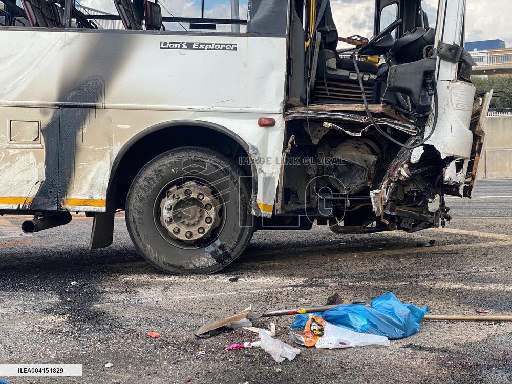 12 Killed and 45 Injured After Bus Overturns - South Africa