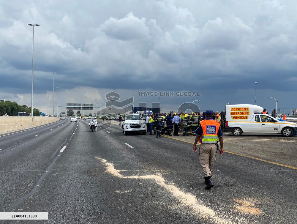 12 Killed and 45 Injured After Bus Overturns - South Africa