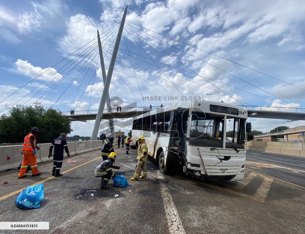 12 Killed and 45 Injured After Bus Overturns - South Africa