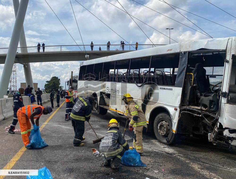 12 Killed and 45 Injured After Bus Overturns - South Africa