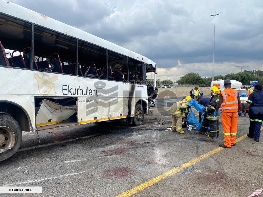 12 Killed and 45 Injured After Bus Overturns - South Africa