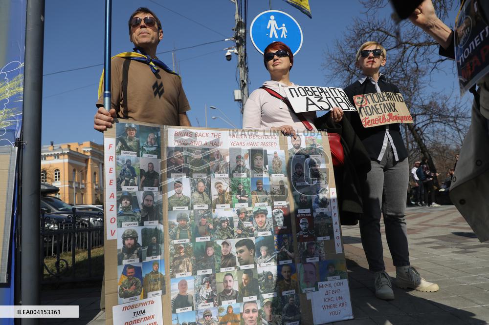 Weekly rally in support of Ukrainian POWs in Kyiv