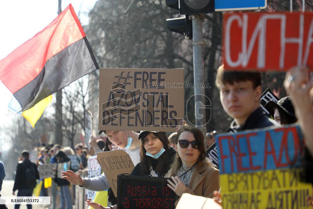 Weekly rally in support of Ukrainian POWs in Kyiv