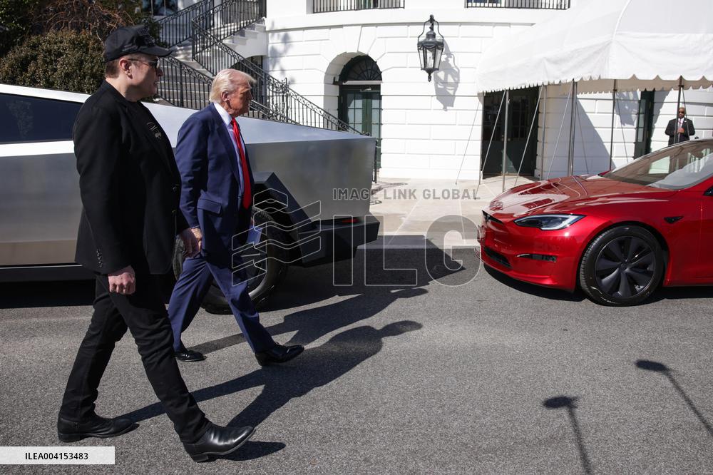 DC: President Trump views Tesla vehicles in Front of The White House