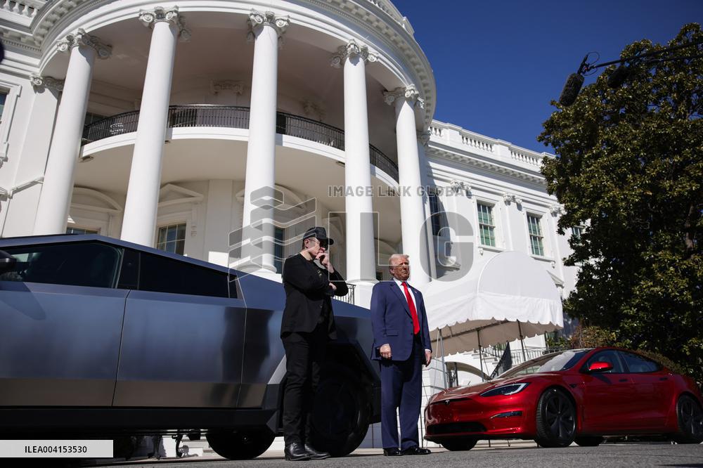 DC: President Trump views Tesla vehicles in Front of The White House