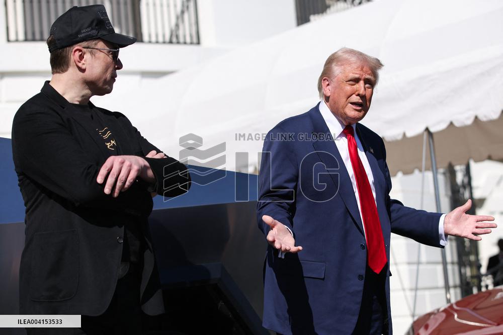 DC: President Trump views Tesla vehicles in Front of The White House