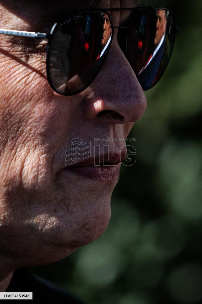 DC: President Trump views Tesla vehicles in Front of The White House