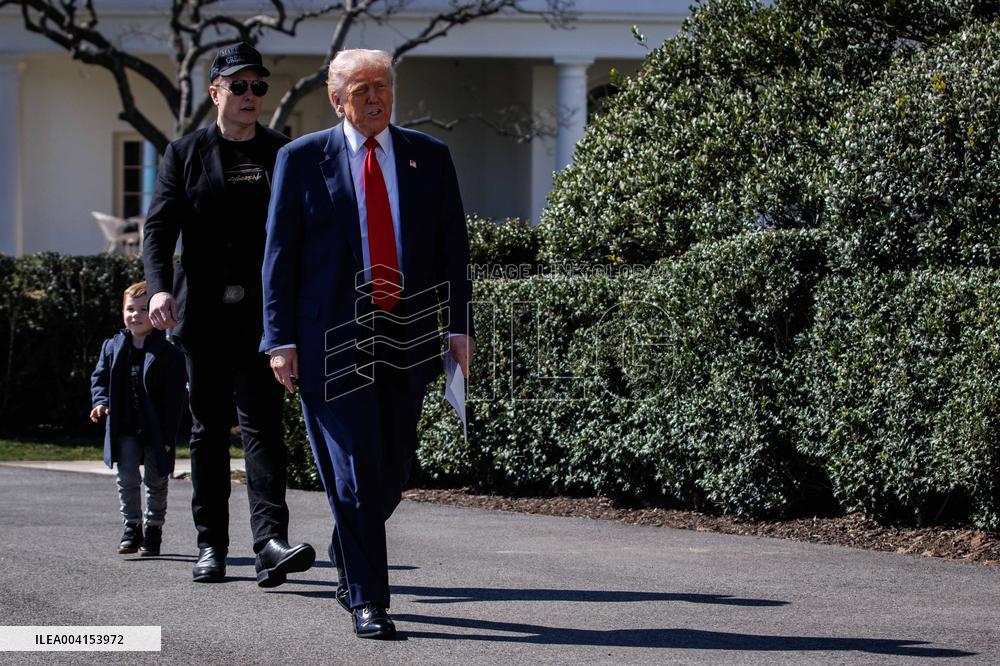 DC: President Trump views Tesla vehicles in Front of The White House