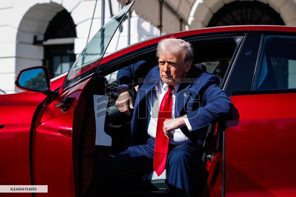 DC: President Trump views Tesla vehicles in Front of The White House