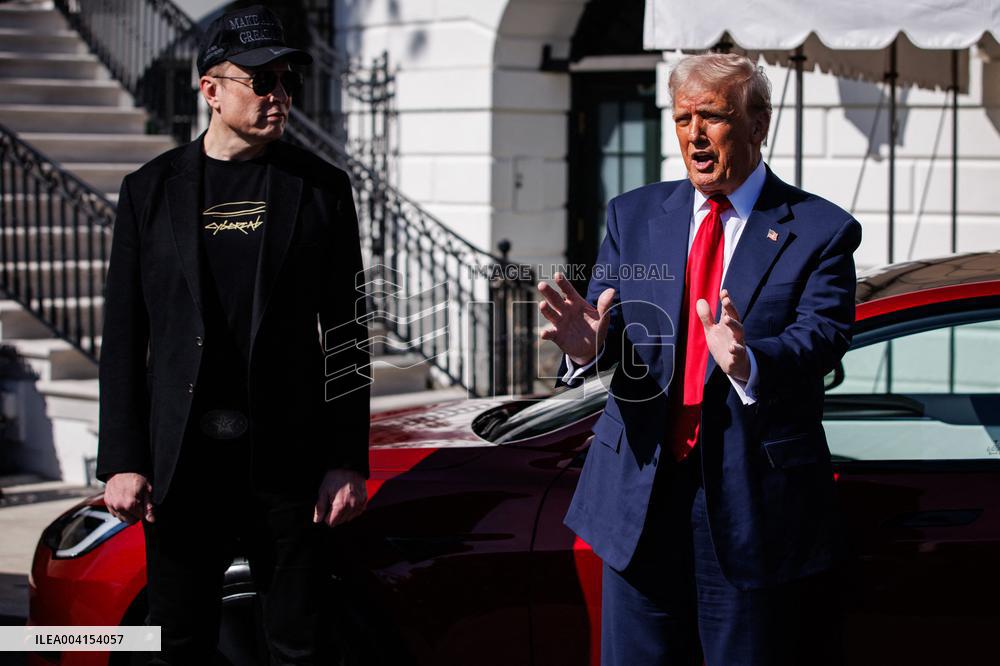 DC: President Trump views Tesla vehicles in Front of The White House