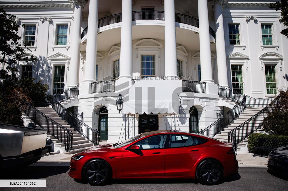 DC: President Trump views Tesla vehicles in Front of The White House