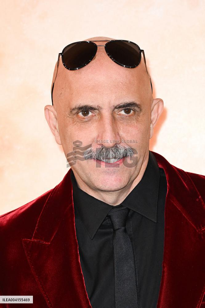 PFW Yves Saint Laurent Photocall