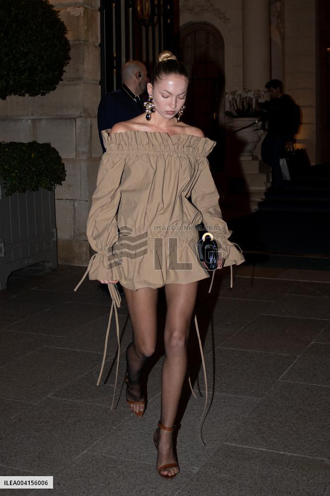 PFW - Kate And Lila Moss Head To Saint Laurent