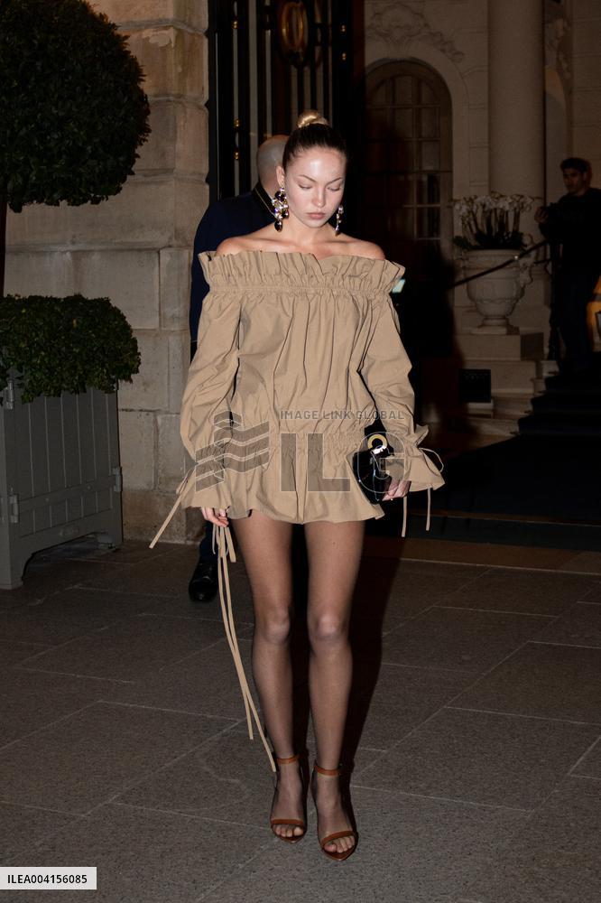 PFW - Kate And Lila Moss Head To Saint Laurent