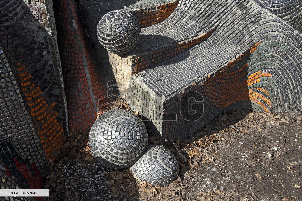 Meteorite sculpture in Dnipro