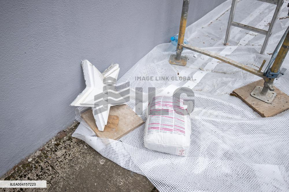 Soviet symbols removed from NÃµmme District Government building