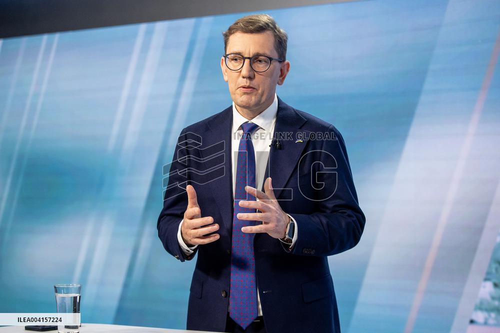 Government crisis in Estonia.